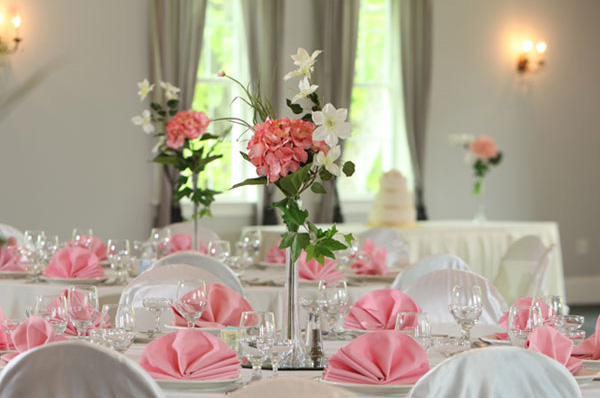 banquet setting with pink accents